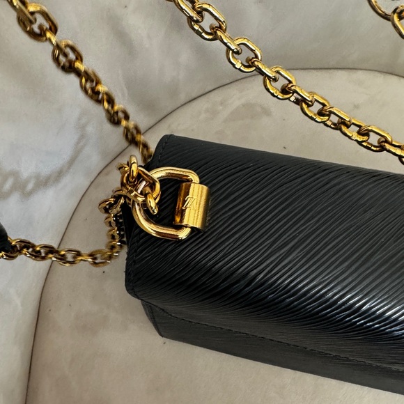 Louis Vuitton TWIST LEATHER CROSSBODY BAG - Picture 4 of 14